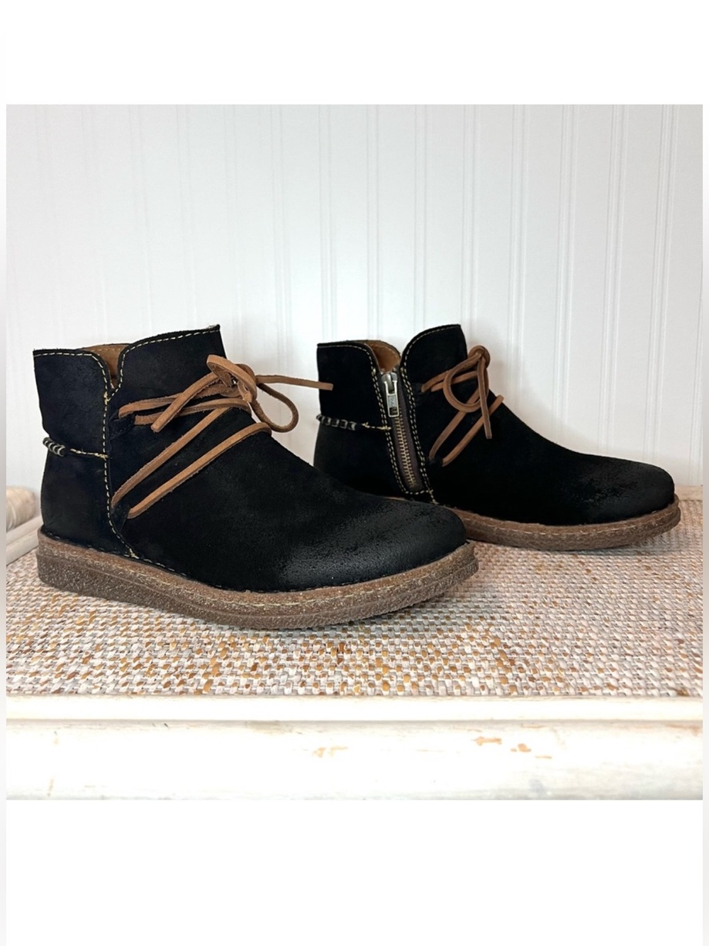 BORN Calyn suede leather ankle Boot Black Distressed - Medium